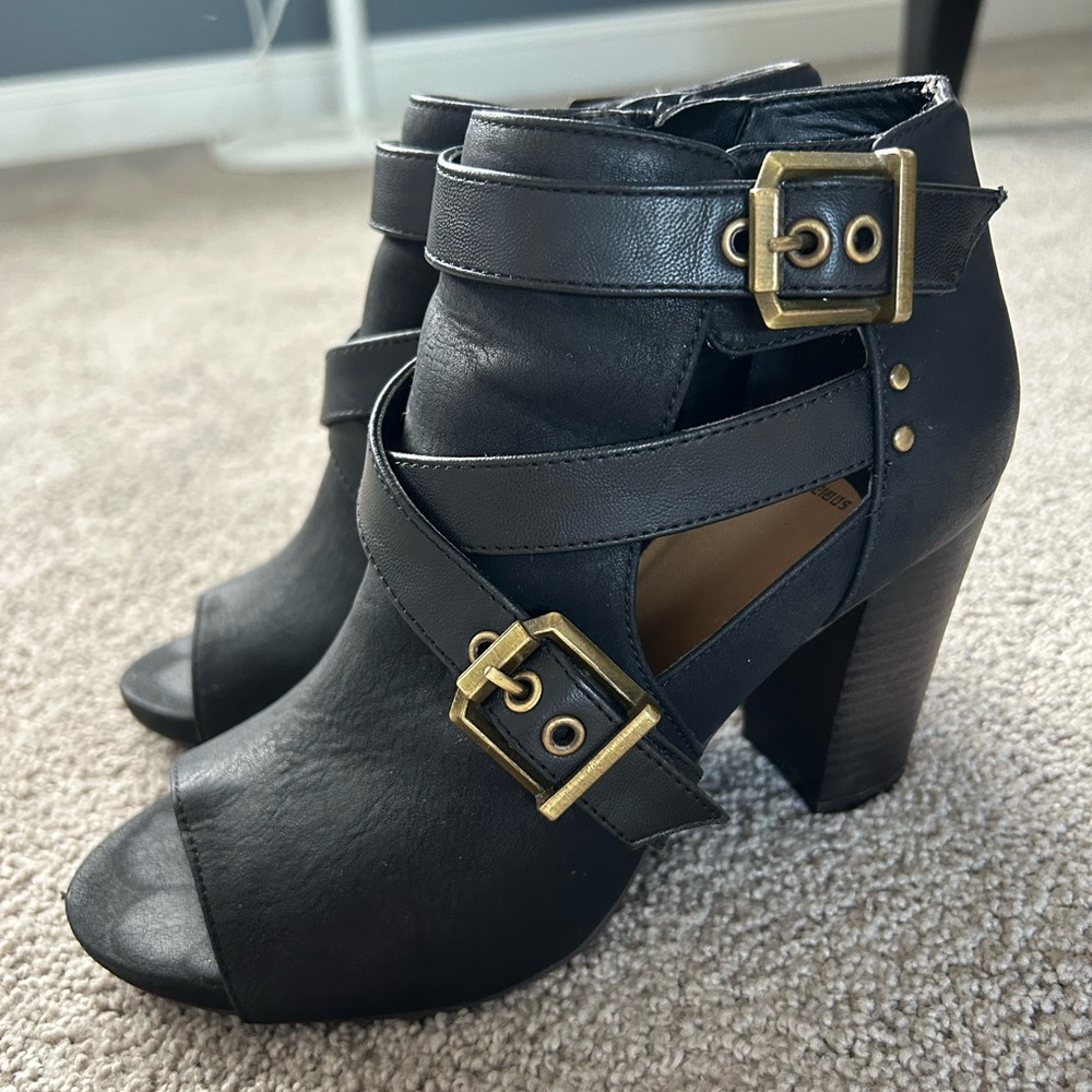 Fergalicious bootie size 6